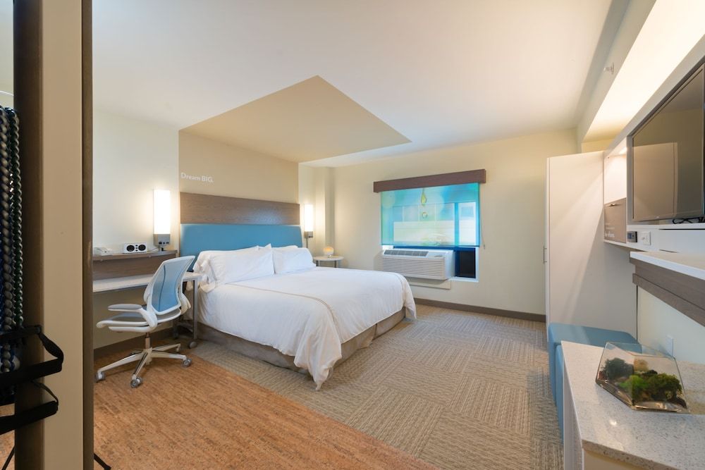 Standard Room, 1 Queen Bed, Accessible (Communications)