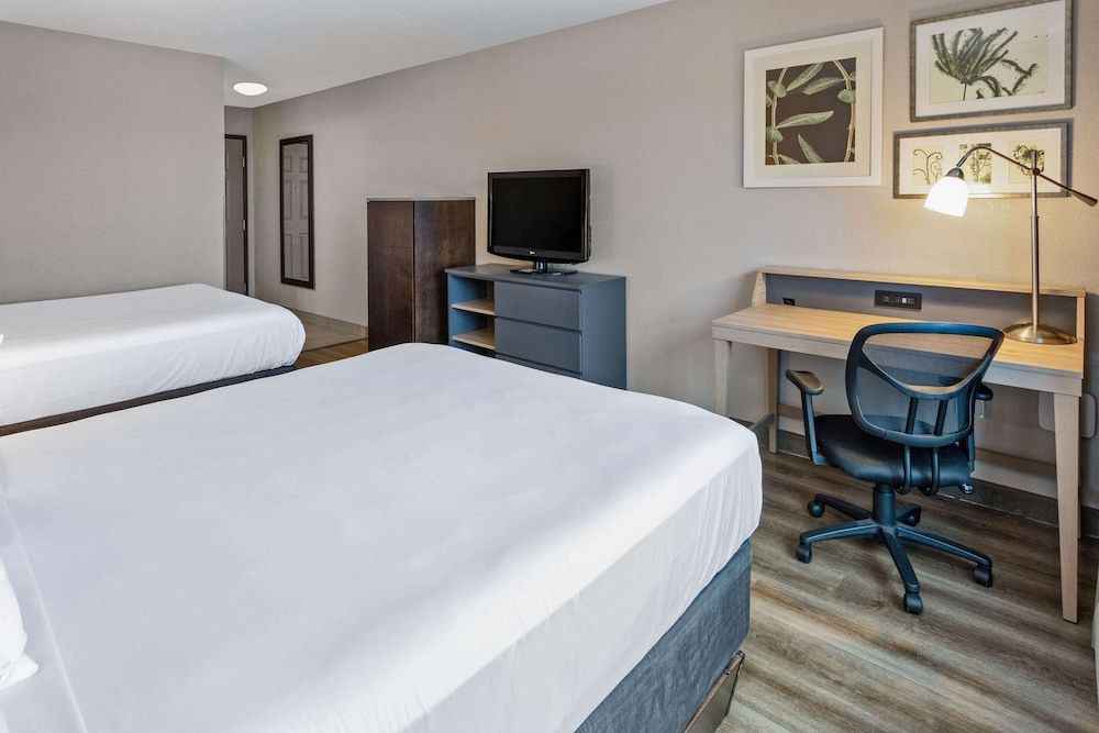 Room, 2 Queen Beds, Non Smoking