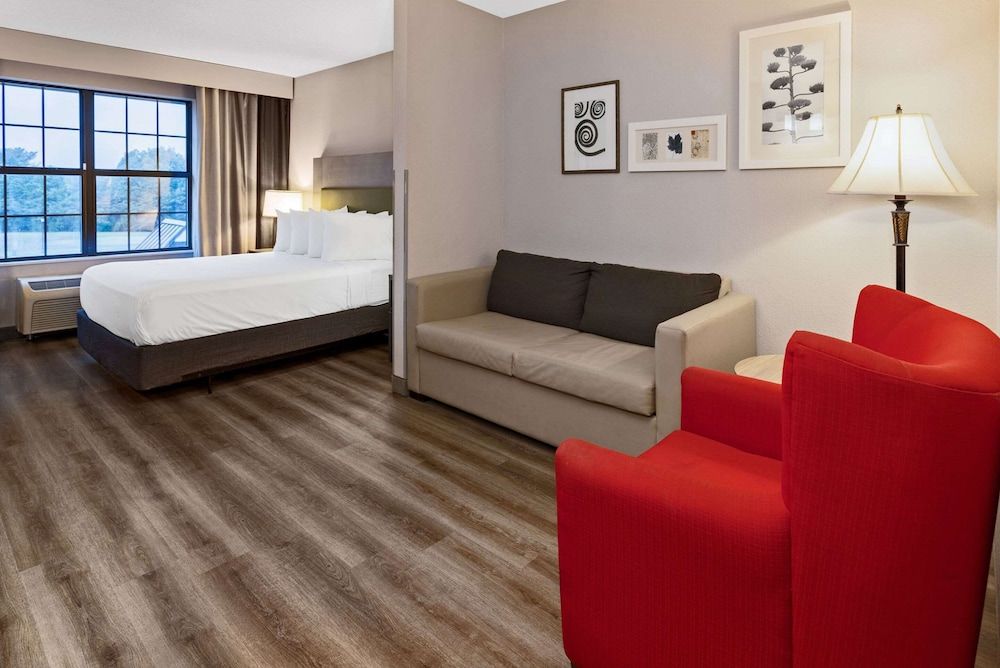 Studio Suite, 1 Queen Bed, Accessible, Non Smoking