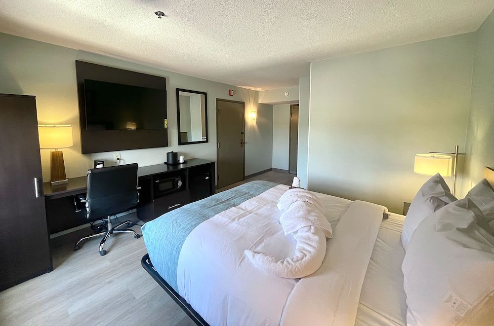 Room, 1 Queen Bed, Accessible, Non Smoking (Mobility, Roll-in Shower)