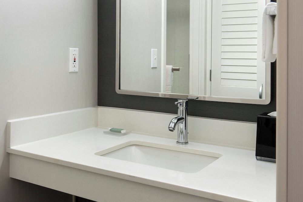 Room, 2 Double Beds, Non Smoking (Mobility Accessible, Roll-in Shower)