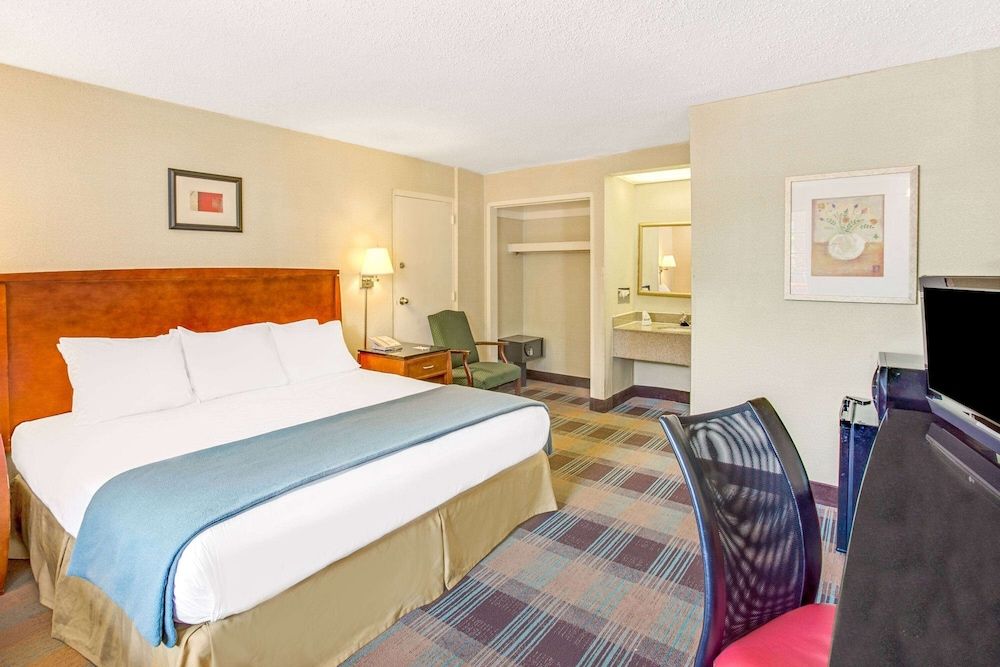 Standard Room, 1 King Bed