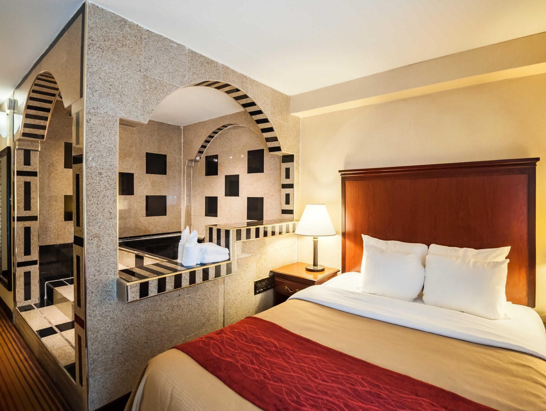 1 King Bed, Nonsmoking