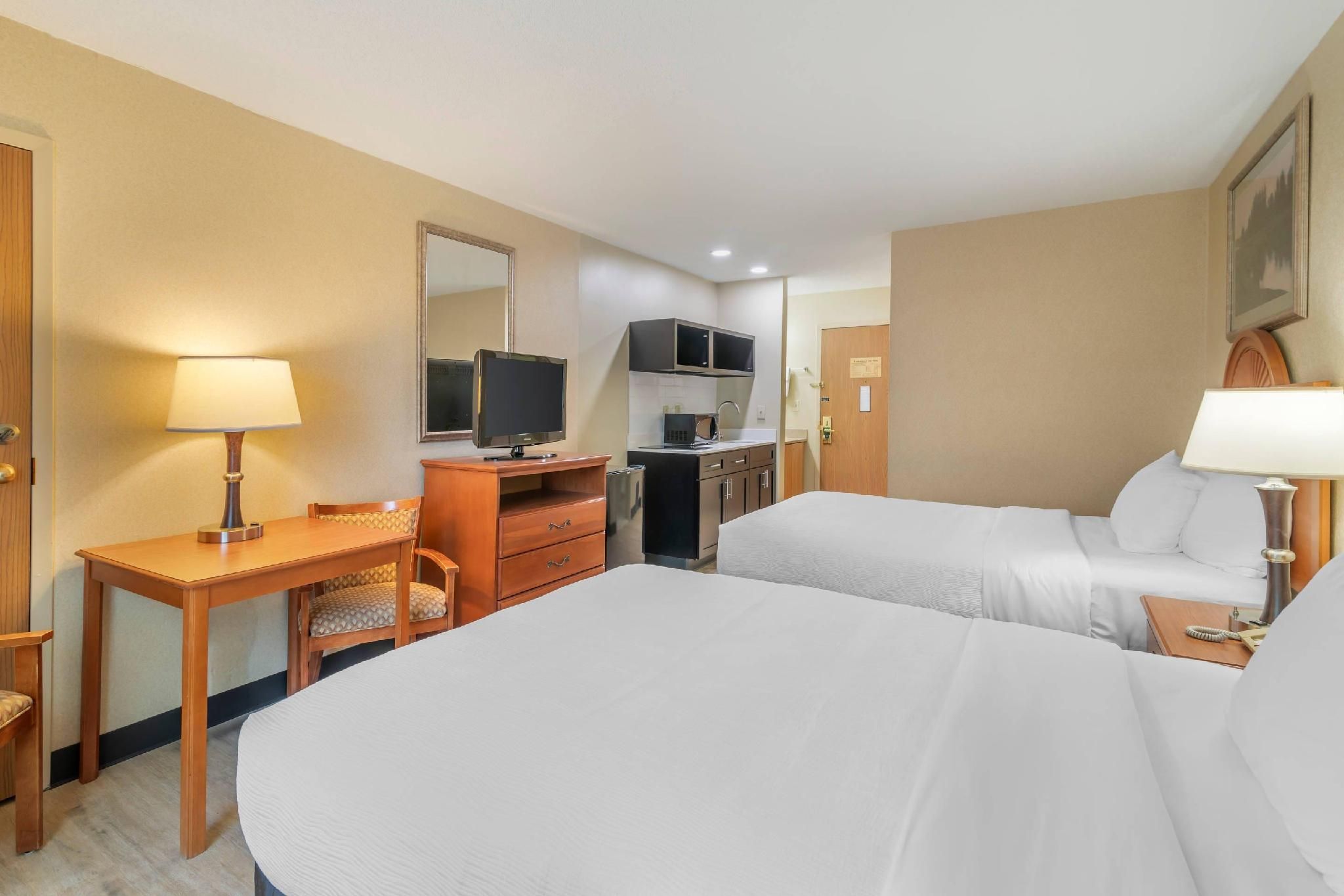 2 Double Beds, Efficiency, Nonsmoking