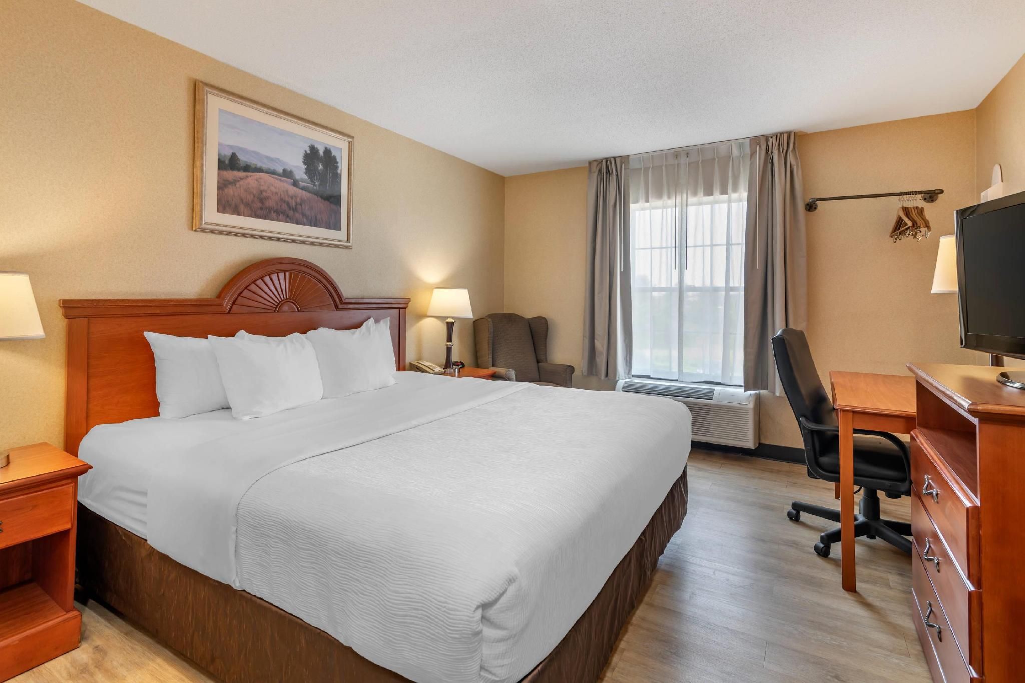 1 King Bed, Efficiency, Nonsmoking