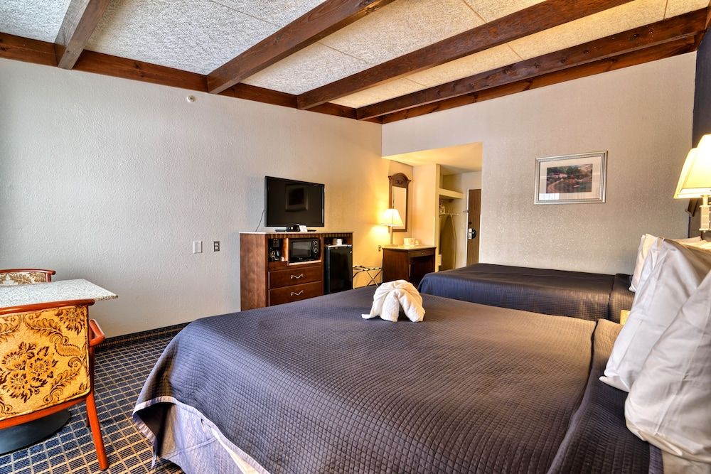 Standard Room, 2 Queen Beds, Non Smoking