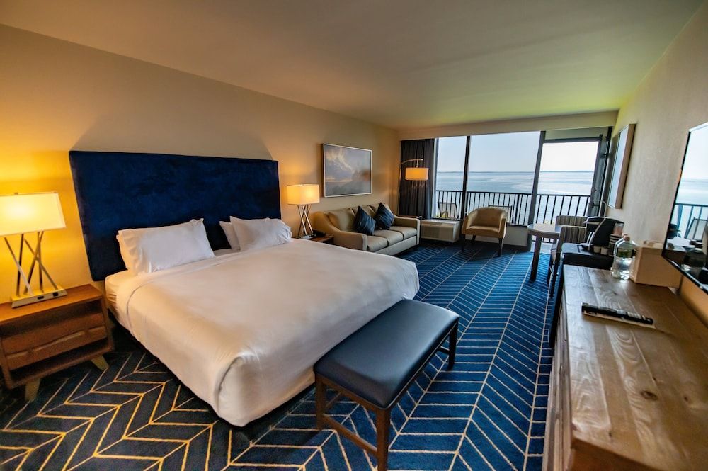 Premium Room, 1 King Bed, Ocean View, Oceanfront (Oceanfront View)