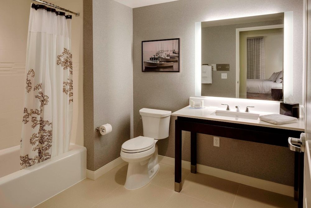 Suite, 1 Bedroom (Mobility Accessible, Roll-In Shower)