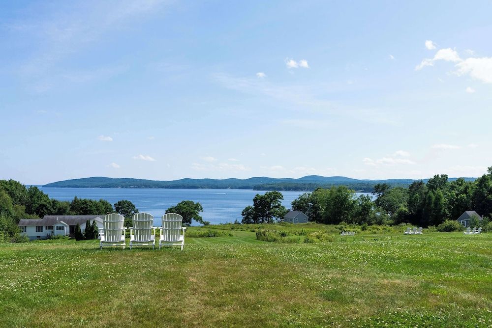 Fireside Inn & Suites - Belfast Standard Room, 1 Queen Bed, Accessible, Bay View 4