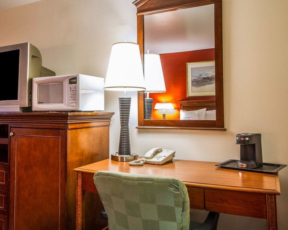 Standard Room, 1 King Bed, Non Smoking, Ground Floor
