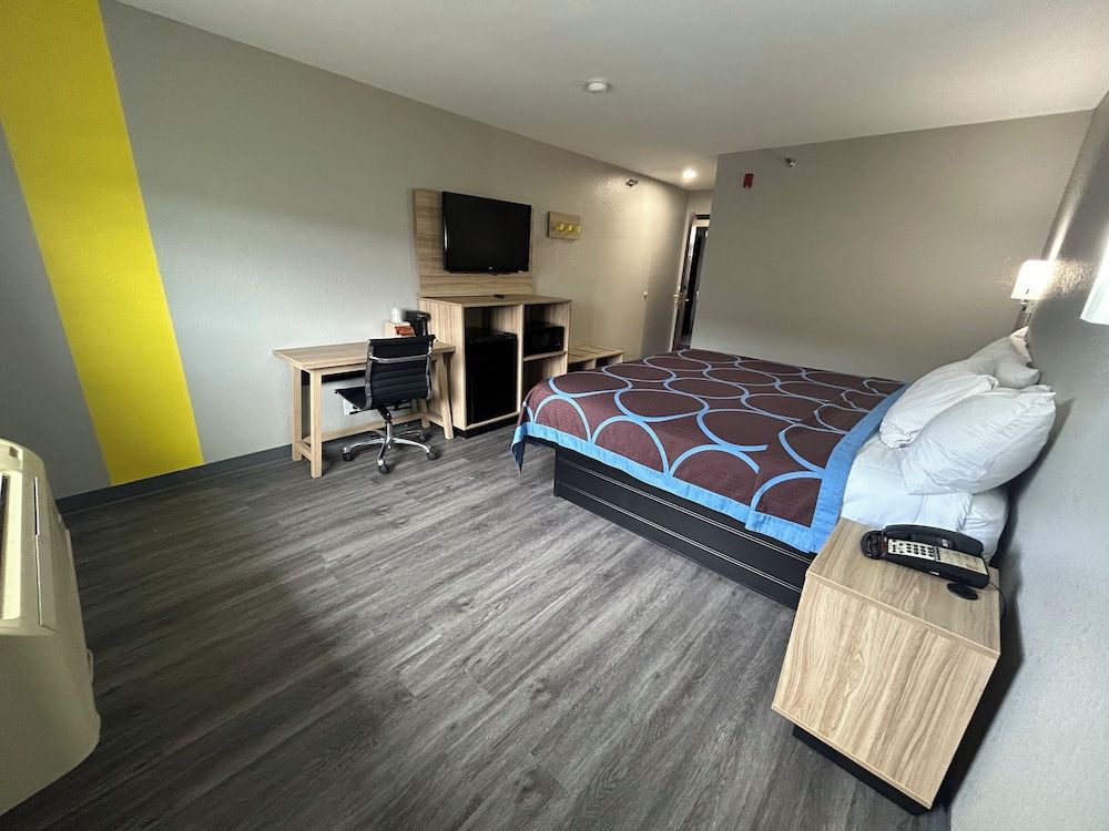 Room, 1 King Bed, Accessible, Non Smoking (Mobility Accessible)