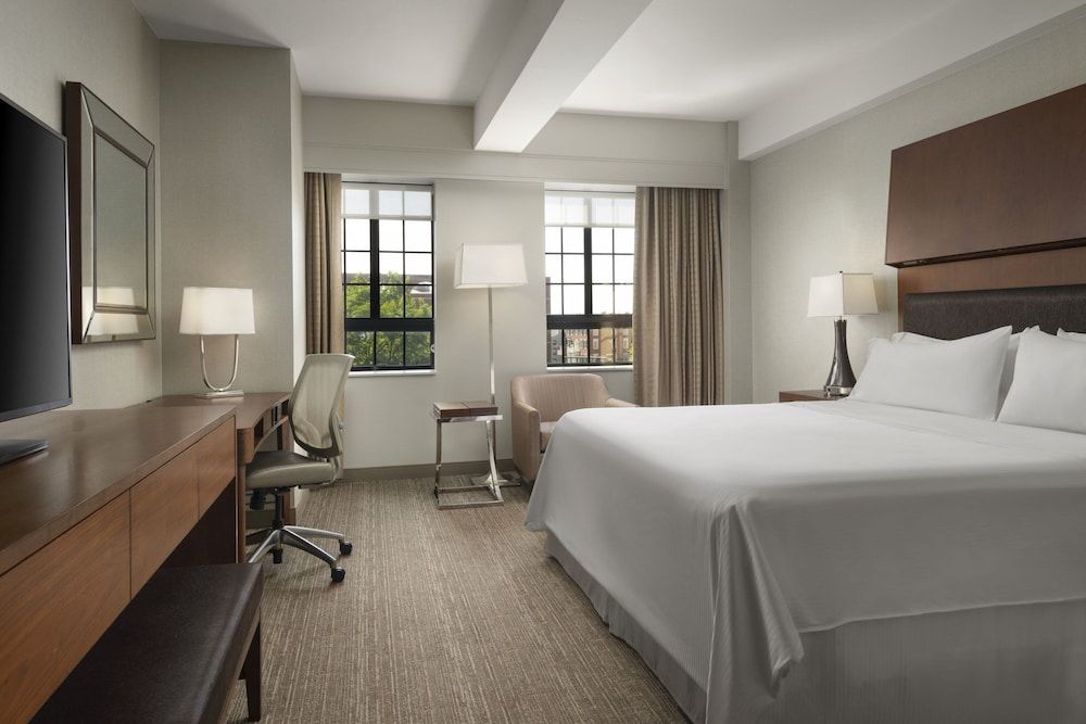 Standard Room, 1 King Bed, Accessible (Mobility/Hearing Access, Roll-In Shwr)