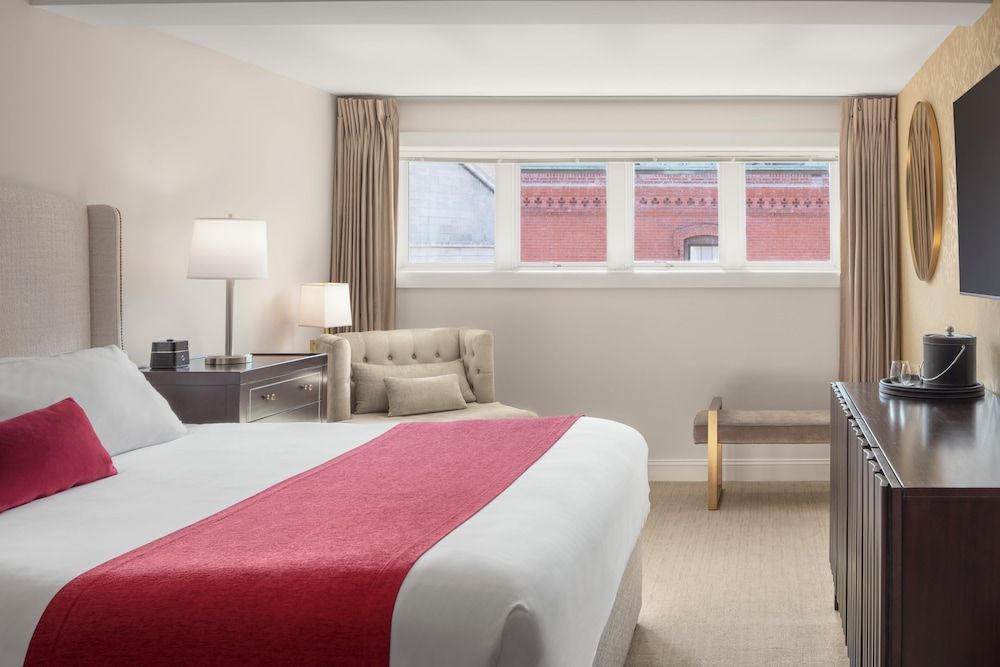 Deluxe Room, 1 King Bed