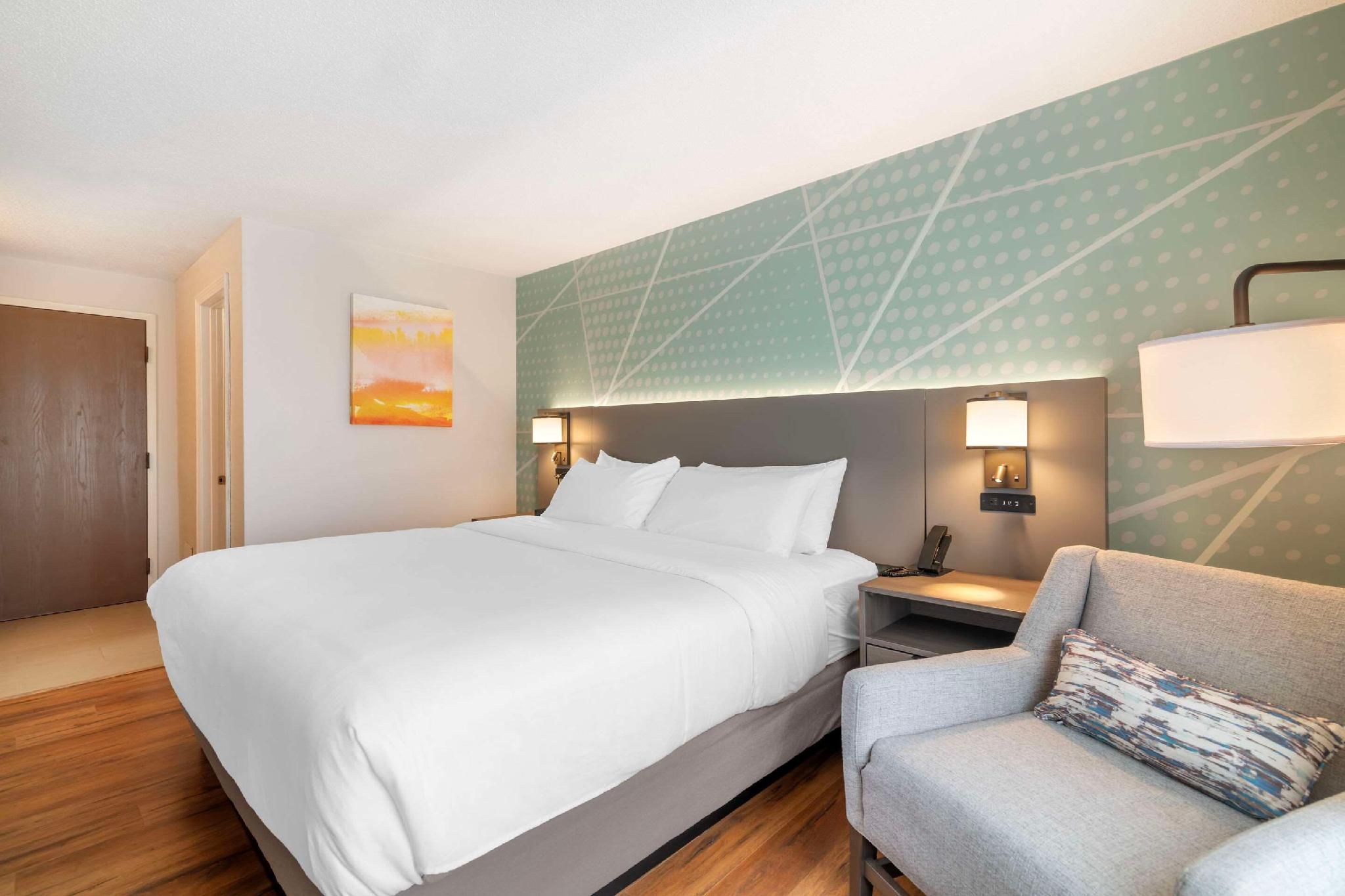 1 Queen Bed, Nonsmoking, Accessible