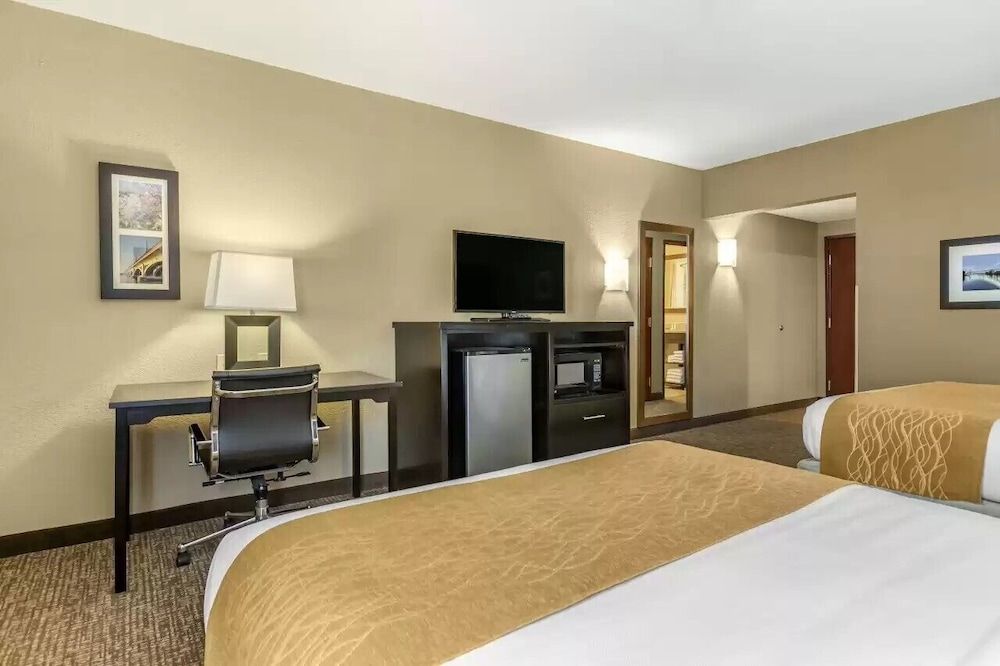 Standard Room, 2 Queen Beds, Non Smoking