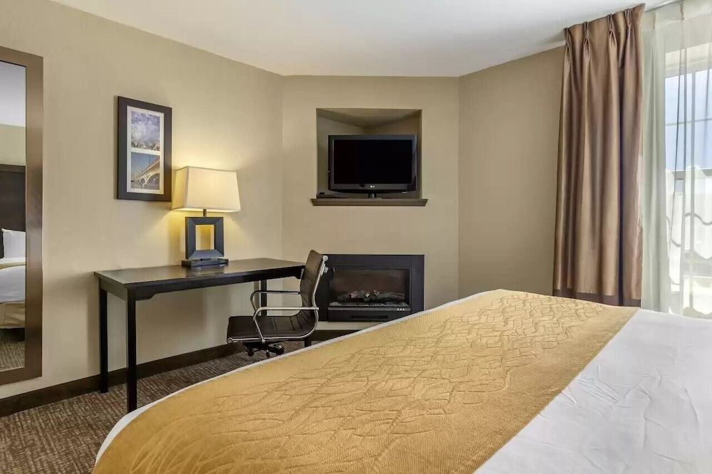 Suite, 1 King Bed with Sofa bed, Non Smoking (2 Person Sofa bed)