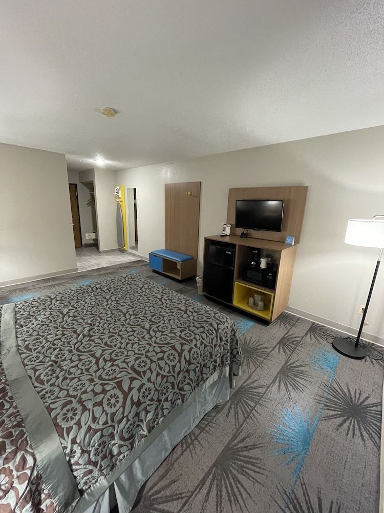 Room, 1 Queen Bed, Accessible, Non Smoking (Mobility)