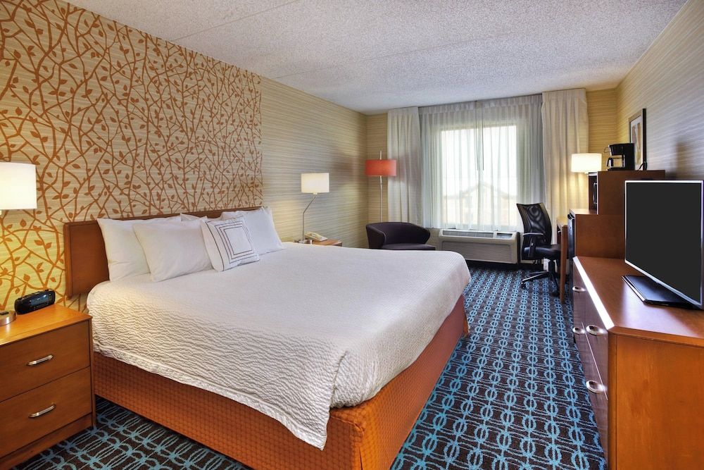 Fairfield Inn By Marriott Ann Arbor Room, 1 King Bed (Mobility Accessible, Roll-In Shower)