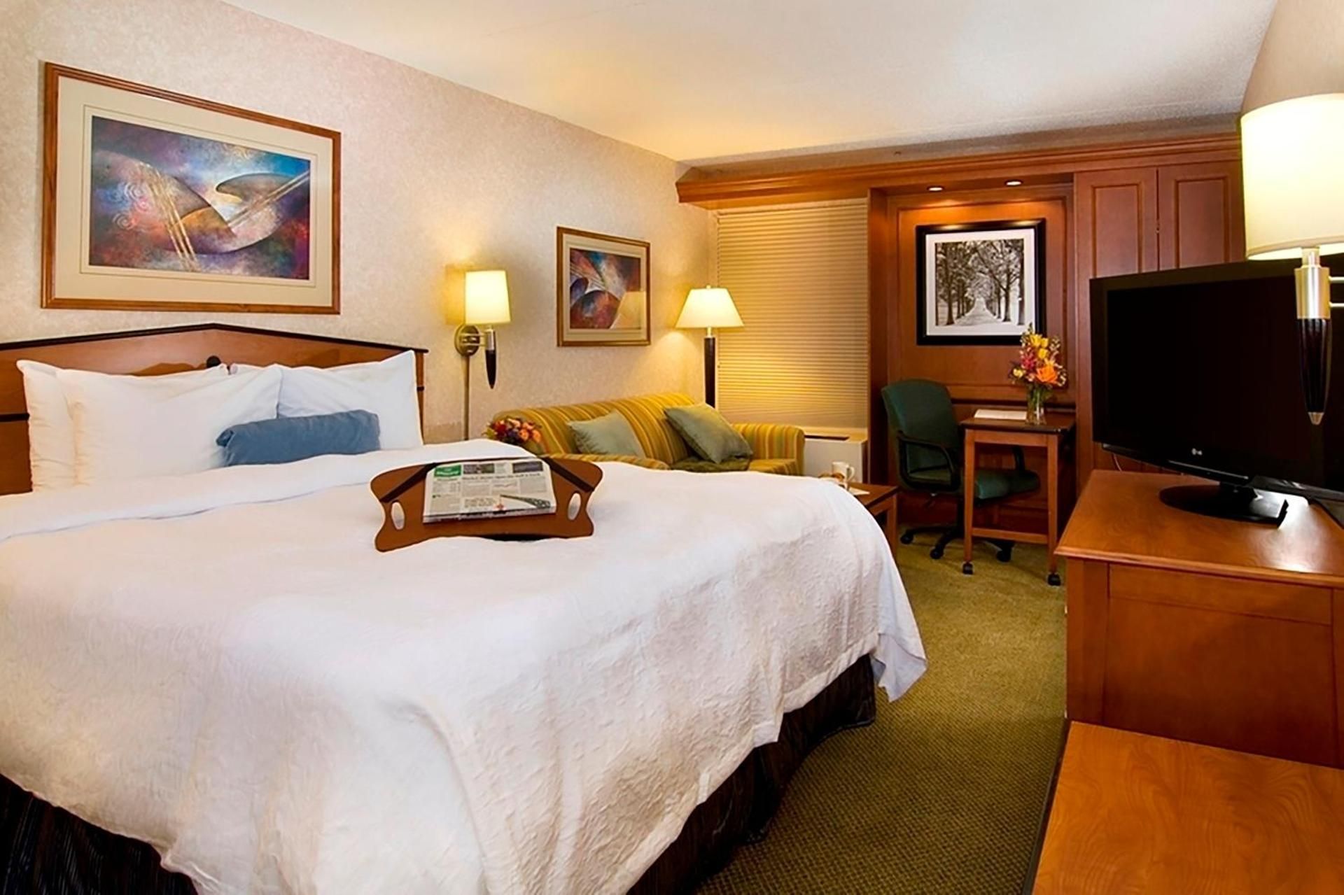 Executive King Room with Sofa Bed - Non-Smoking