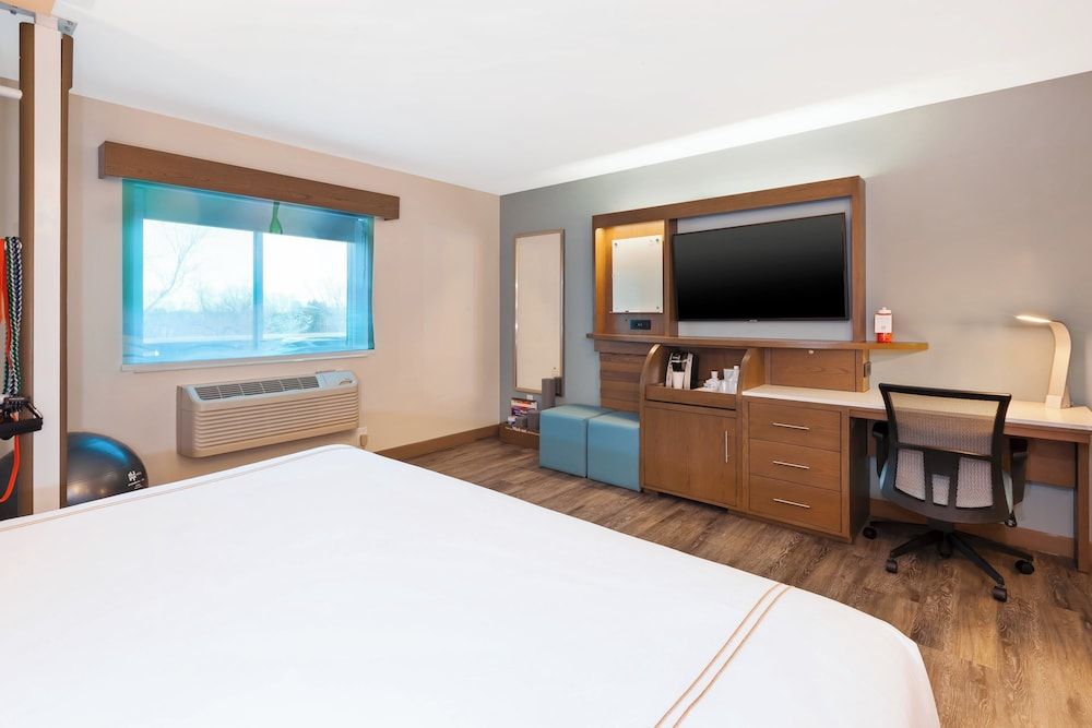 Standard Room, 1 King Bed, Accessible (Communications, Accessible Tub)