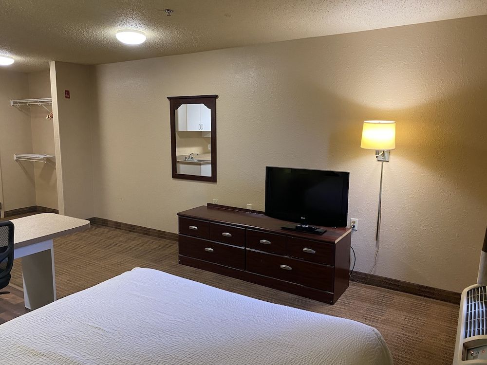 Suburban Studios Auburn Hills - Detroit Room, 1 Queen Bed, Non Smoking (Efficiency) 8
