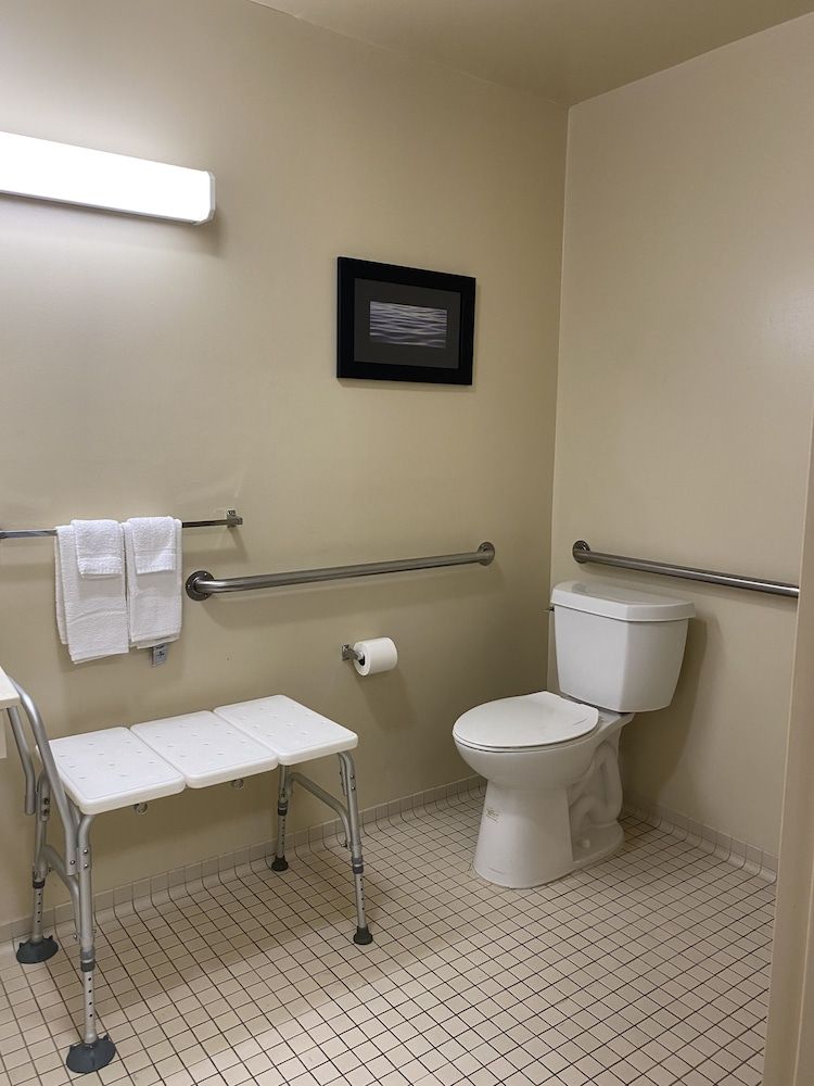 Suburban Studios Auburn Hills - Detroit Room, 1 Queen Bed, Accessible, Non Smoking (Efficiency) 5