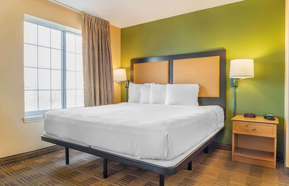 Standard Studio, 1 King Bed, Accessible