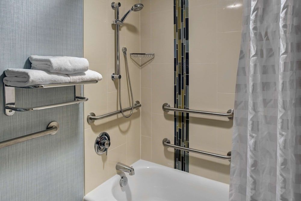 Room, 1 King Bed, Accessible, Bathtub