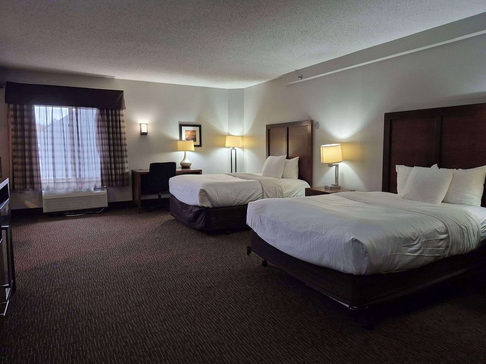 Suite, 2 Queen Beds, Non Smoking (Upgrade)