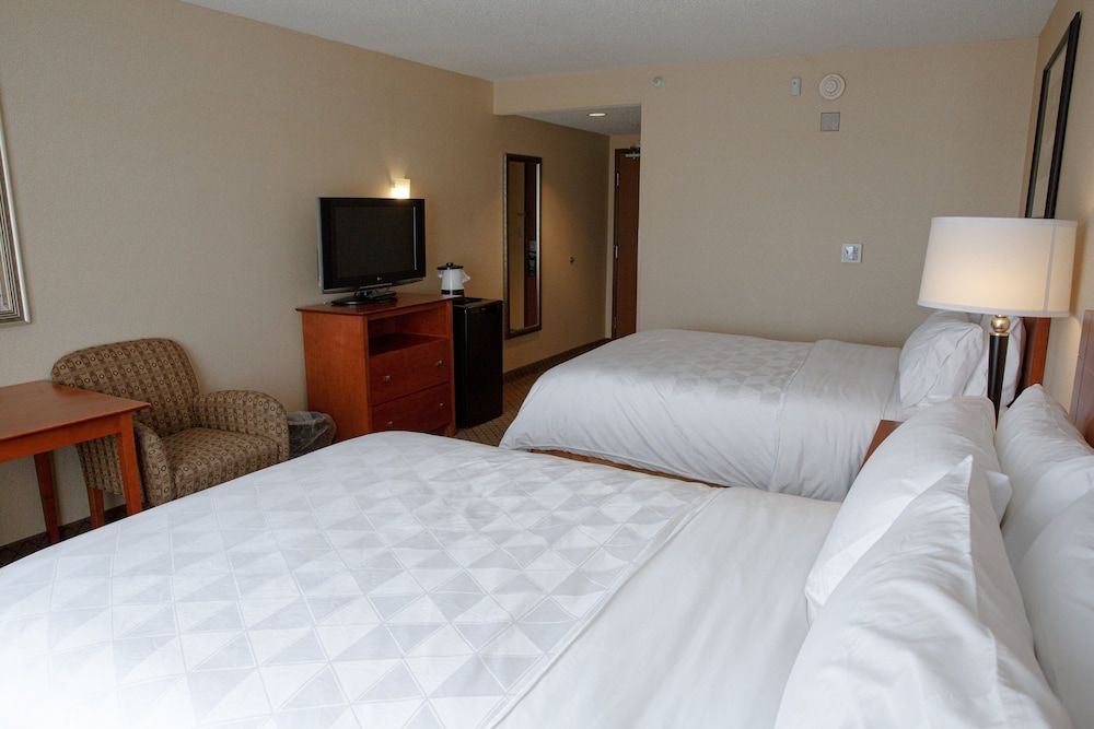 Standard Room, 2 Queen Beds, Accessible Bathtub (Communications)