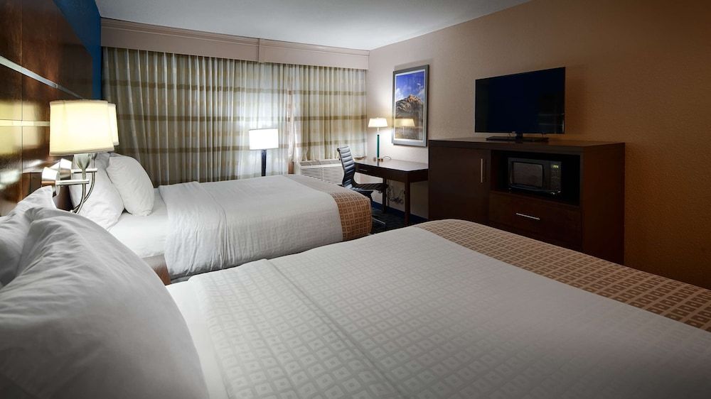 Best Western Benton Harbor-St. Joseph Standard Room, 2 Queen Beds, Non Smoking, Refrigerator & Microwave 2