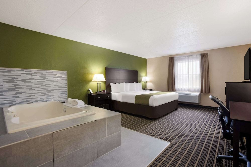 Room, 1 King Bed, Non-Smoking, Upgrade, Not Pet Friendly