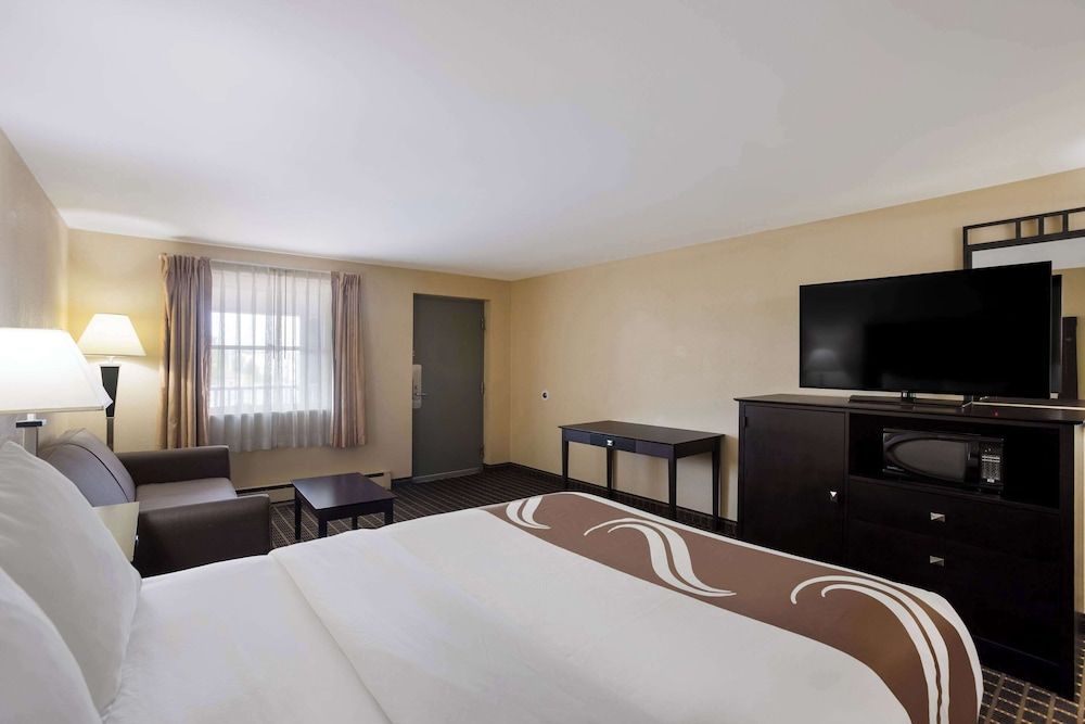 Room, 1 Queen Bed, Non-Smoking, Not Pet Friendly, No Elevator