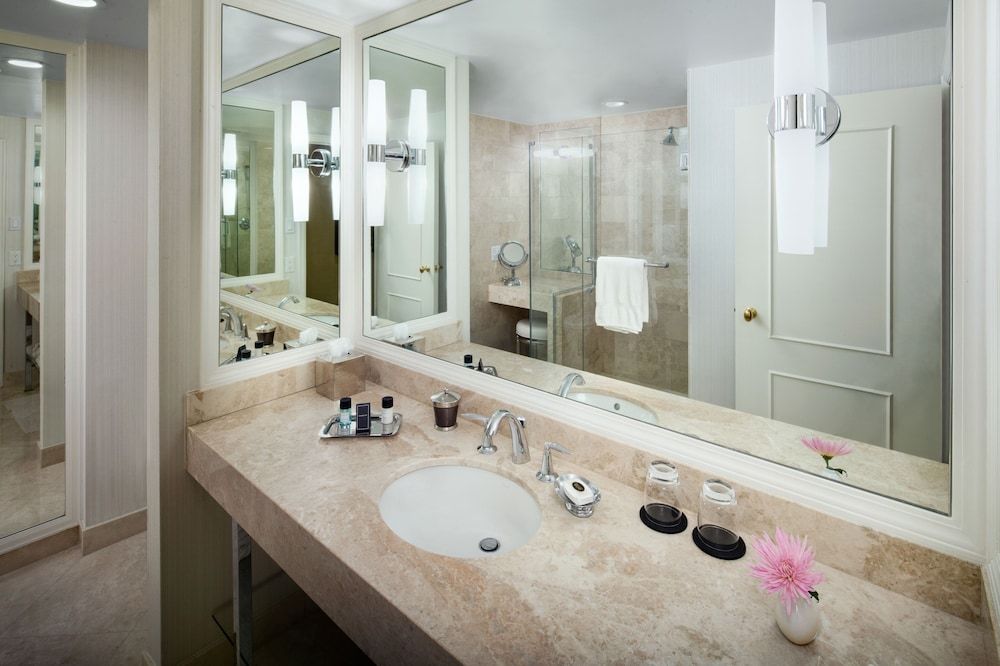 The Townsend Hotel Luxury Room, 1 King Bed 4