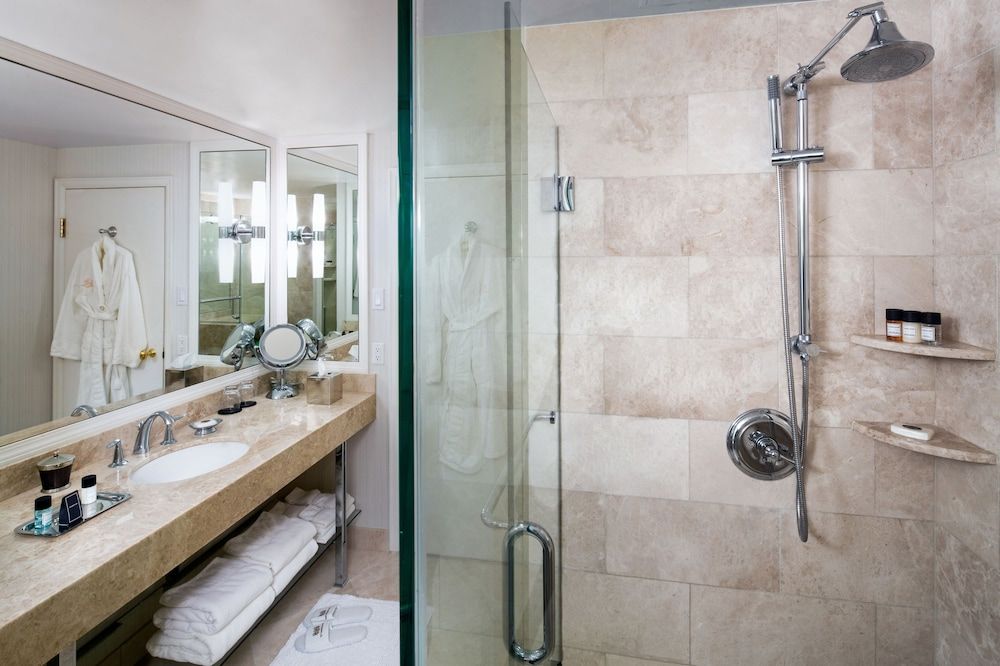 The Townsend Hotel Luxury Room, 1 King Bed 5