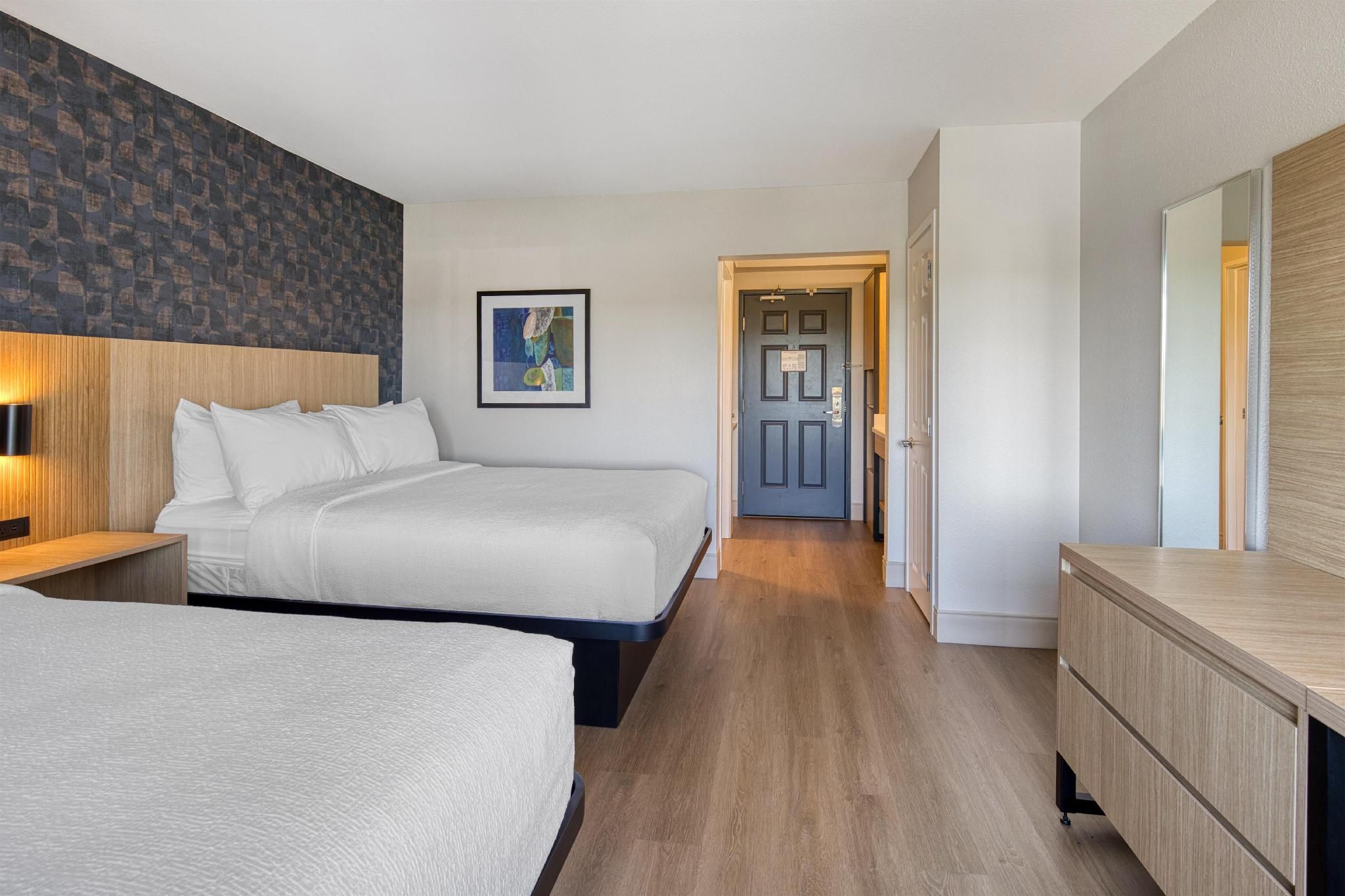 2 queen beds, nonsmoking