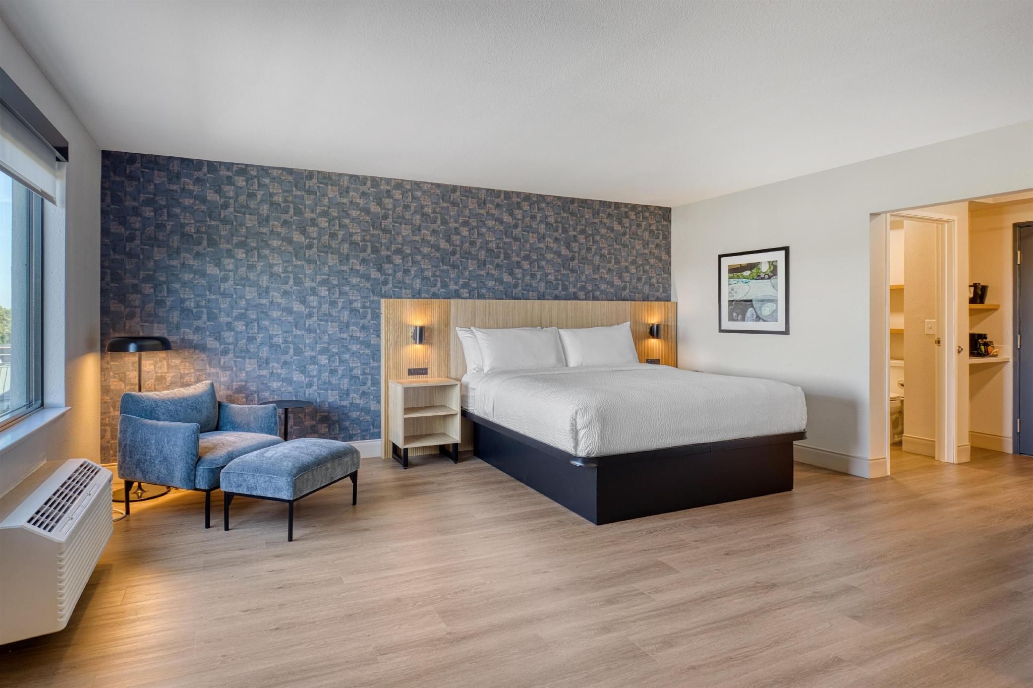 Suite - 1 King Bed, Nonsmoking, Corner Room, Sofa