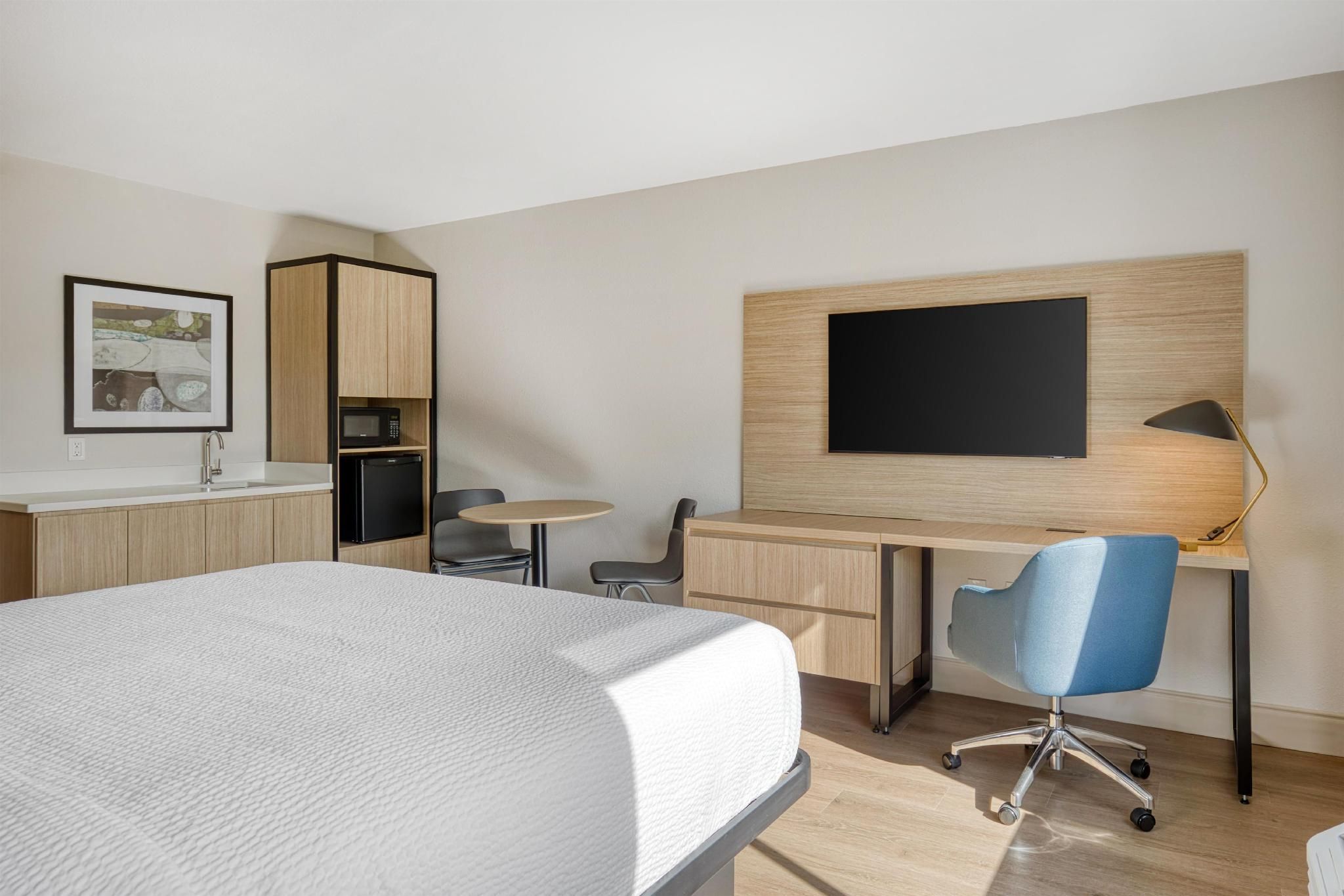 1 King Bed, Nonsmoking