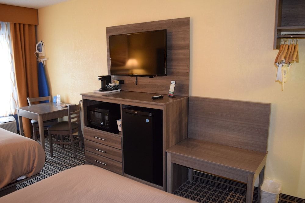 Room, 2 Queen Beds, Accessible, Non Smoking (Mobility Accessible)