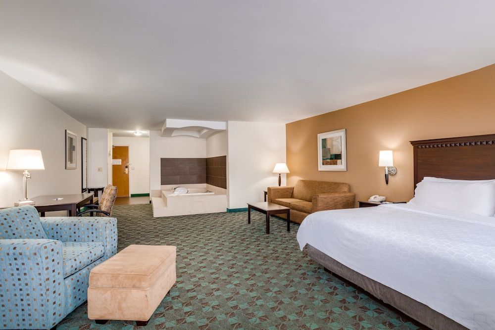 Standard Room, 1 King Bed, Jetted Tub