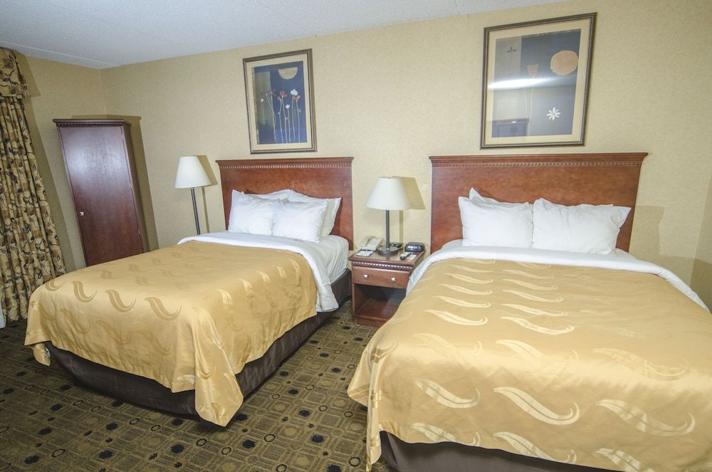 Standard Room, 2 Queen Beds, Non Smoking, Pool View