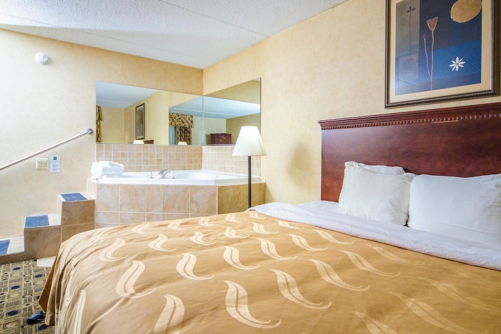 Standard Room, 1 King Bed, Non Smoking, Hot Tub