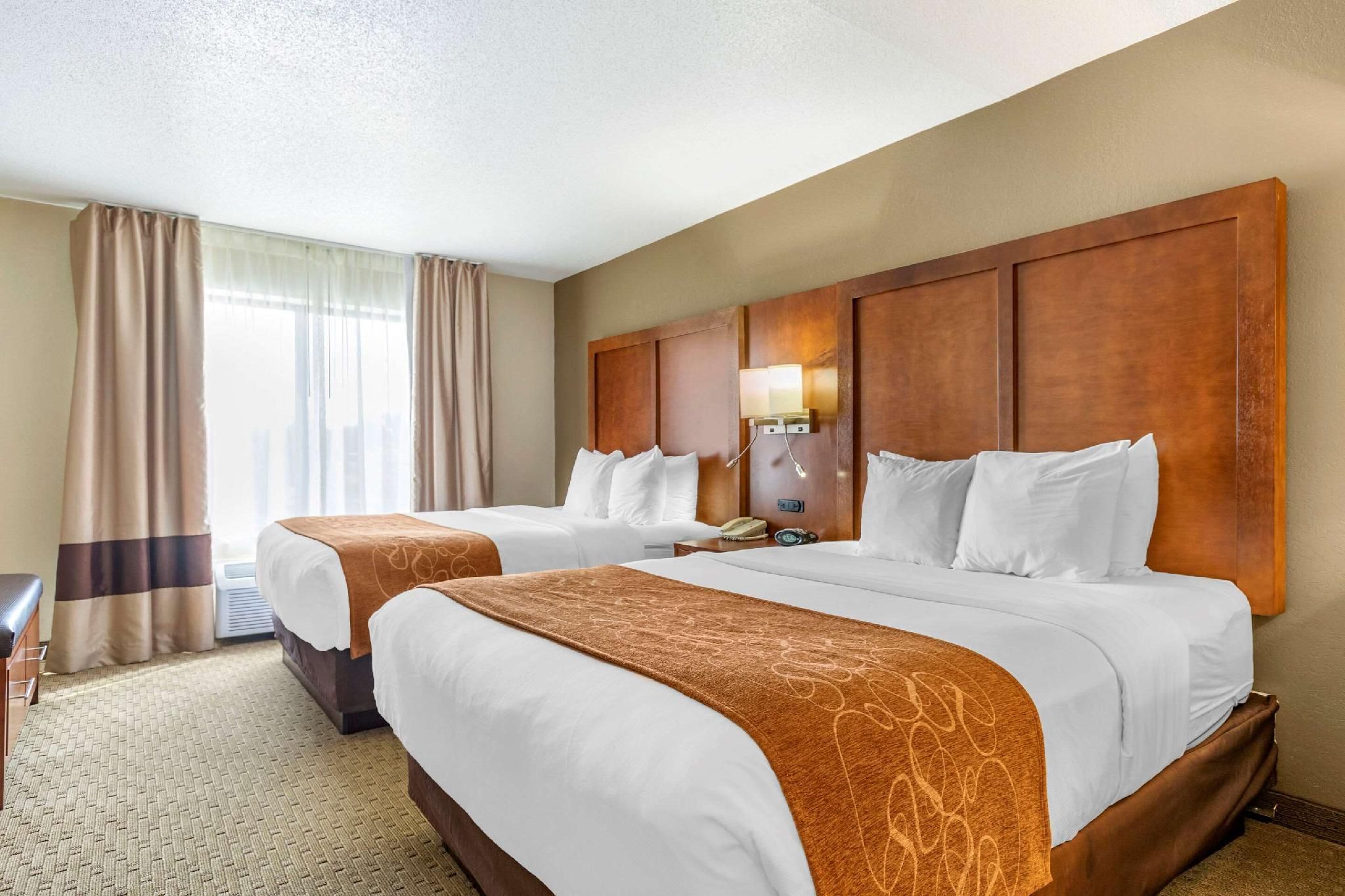 2 Queen Beds, Suite, Nonsmoking