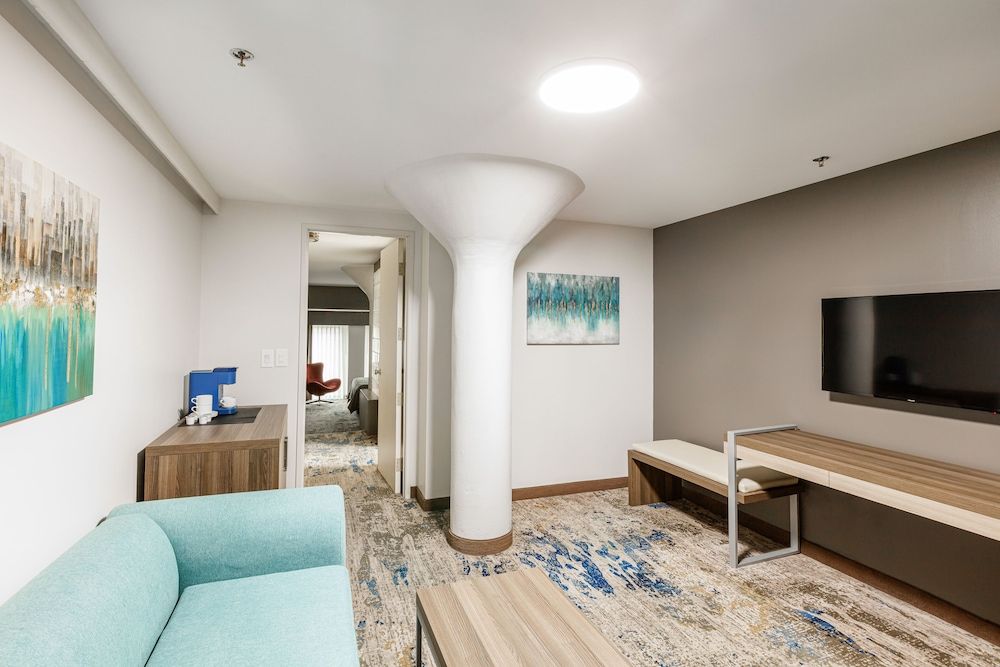 Atheneum Suite Hotel Deluxe Suite, 1 King Bed 3