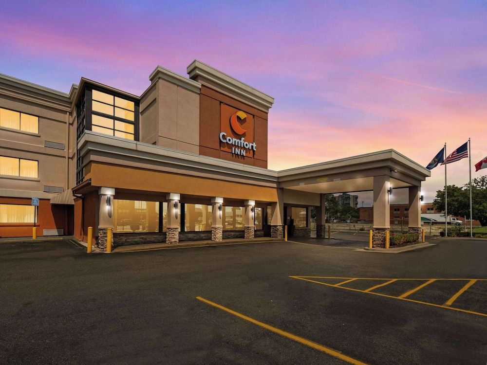 undefined Comfort Inn Detroit Downtown 3