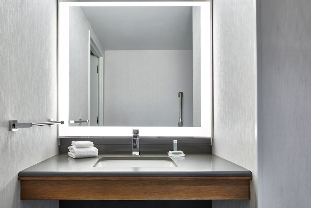 undefined Courtyard By Marriott Detroit Downtown 8