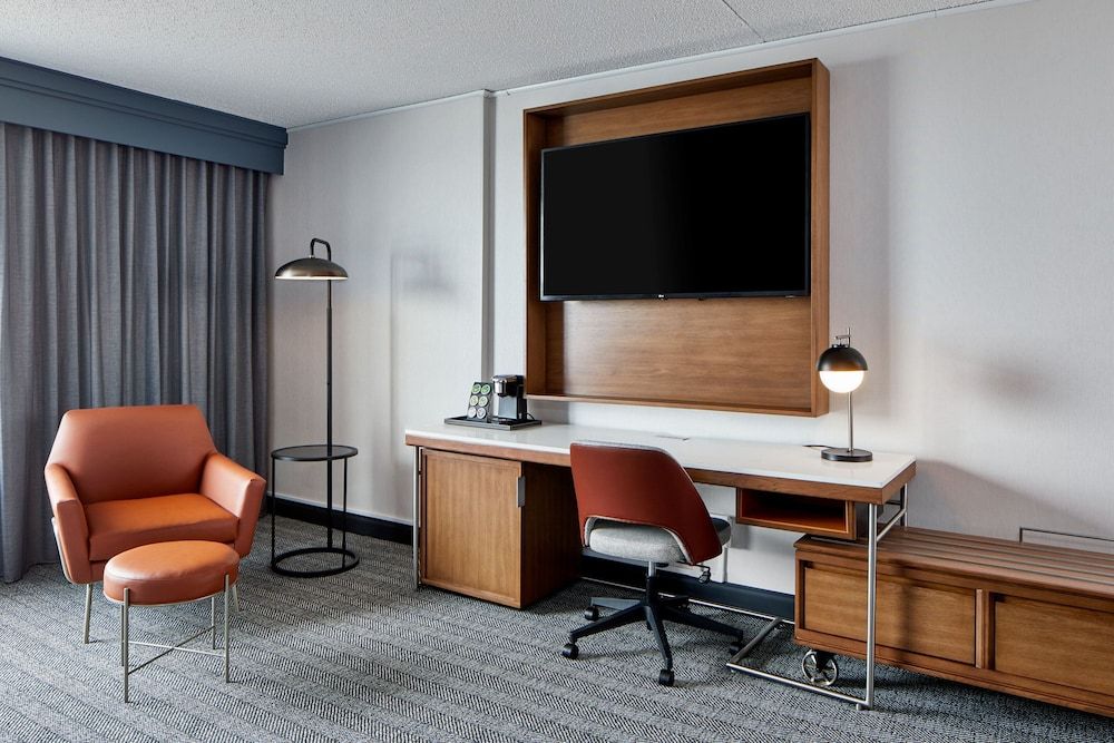 Courtyard By Marriott Detroit Downtown Room, 1 King Bed with Sofa bed (Hearing Accessible) 11