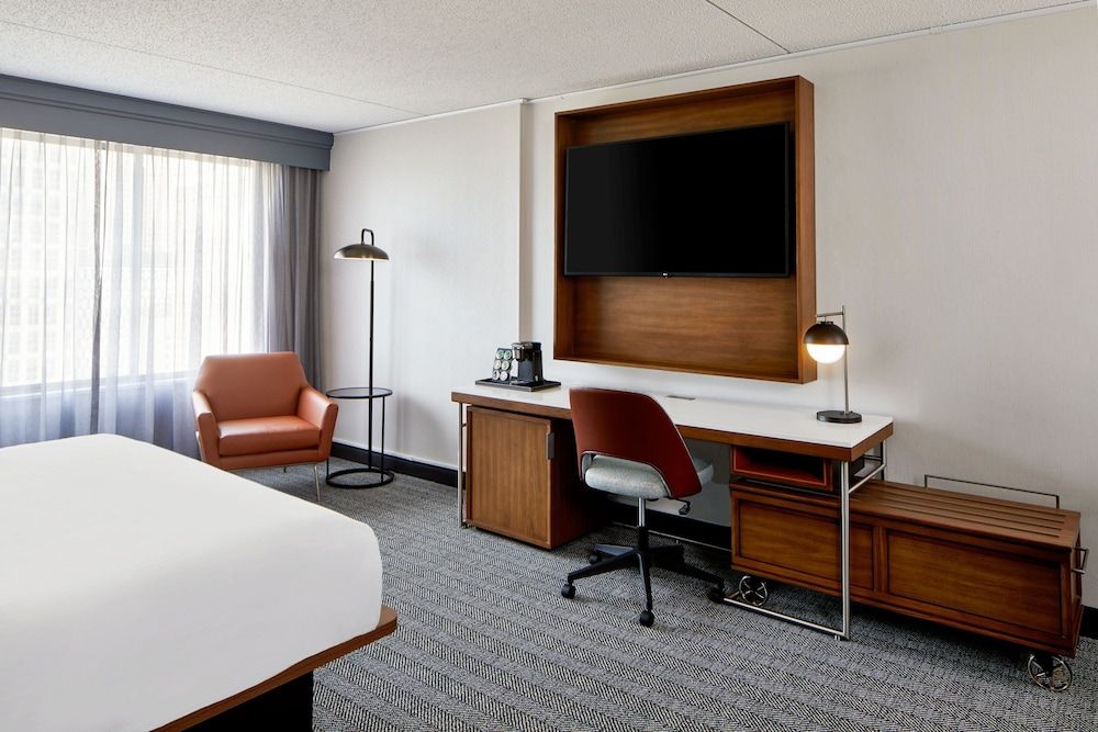 Courtyard By Marriott Detroit Downtown Room, 1 King Bed with Sofa bed (Hearing Accessible) 10