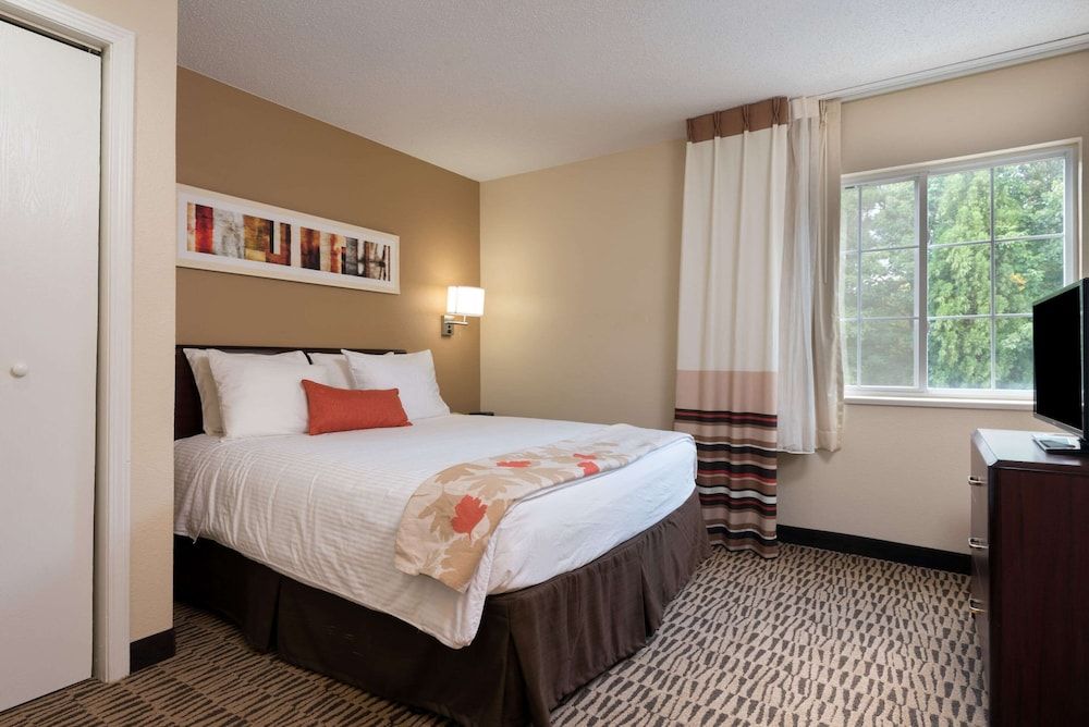 Suite, 1 Queen Bed with Sofa bed, Non Smoking
