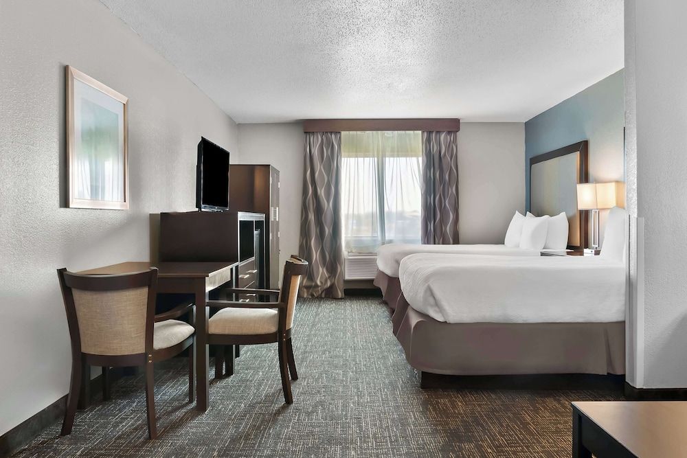Best Western Plus Flint Airport Inn & Suites Suite, 2 Queen Beds, Non Smoking, Refrigerator & Microwave (with Sofabed)